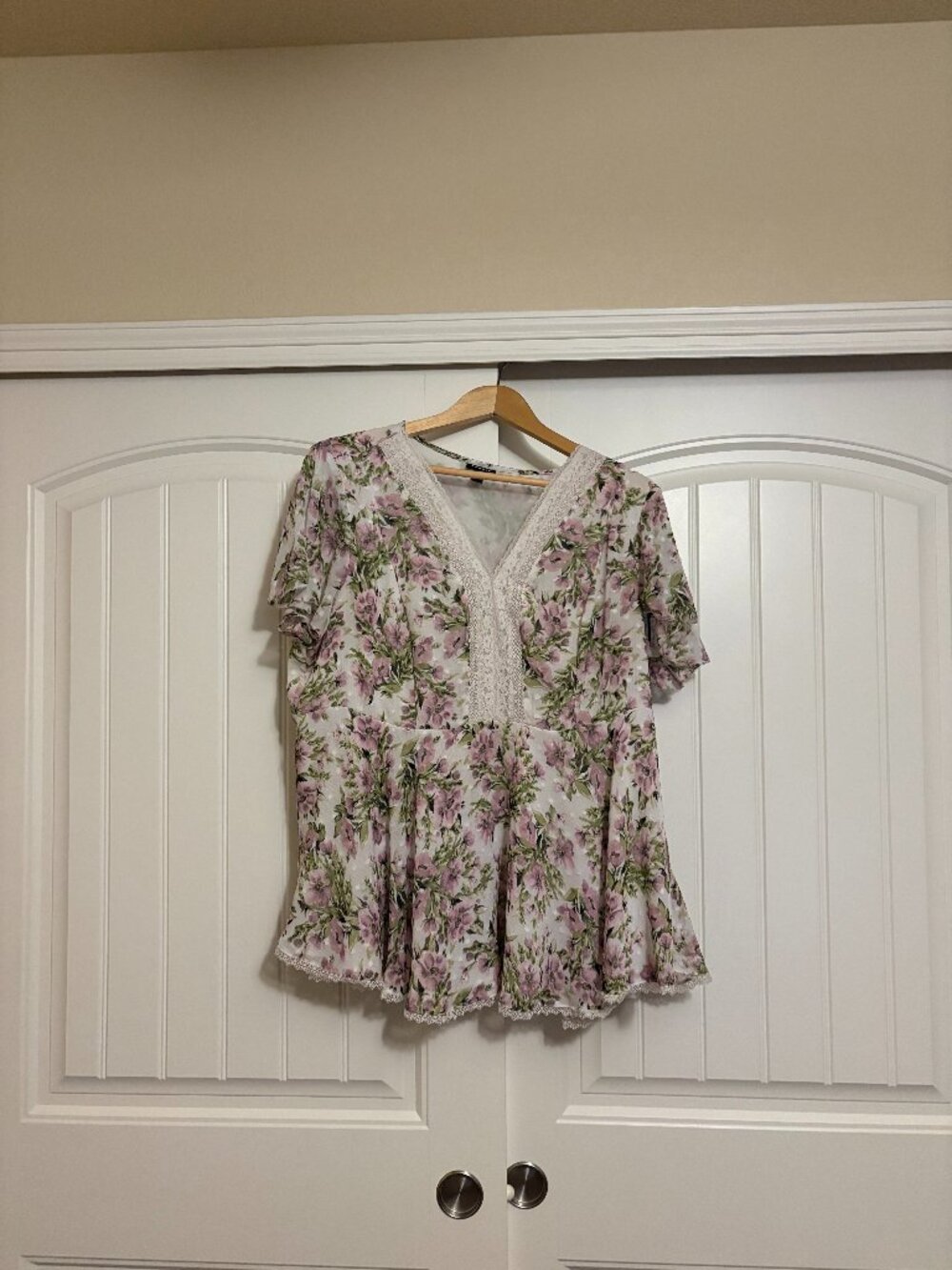 Torrid White Purple Floral Clip Dot Lace Insert Blouse Torrid Size 1 US Size 1X